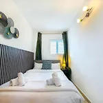 Apartment Sunlight By Hello Homes